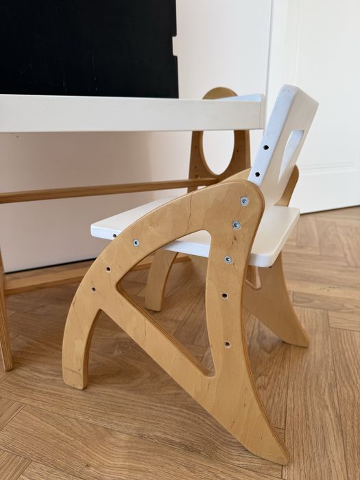 Дитячий стелаж та зростаючий стіл зі стільцем набір меблів