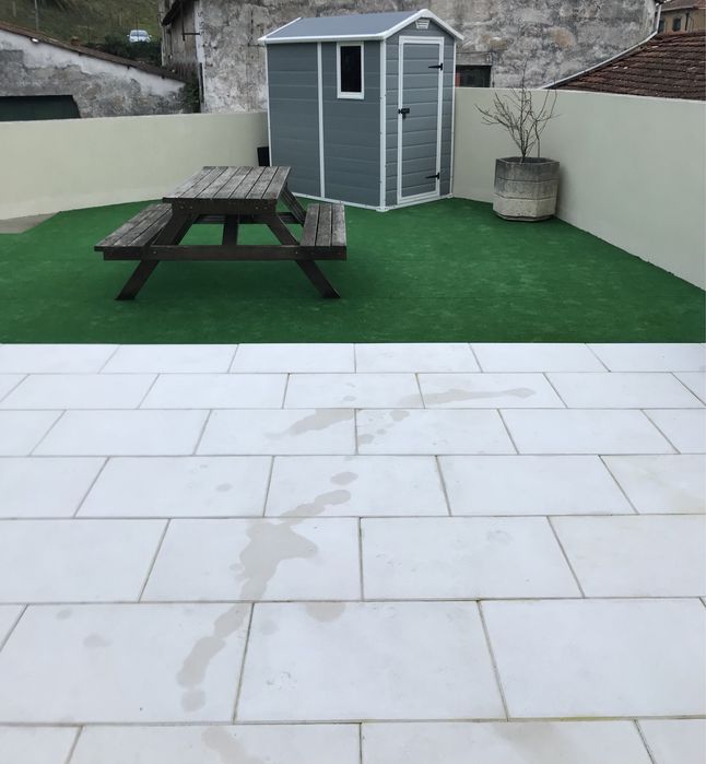 Aluga-se T2 com terraço