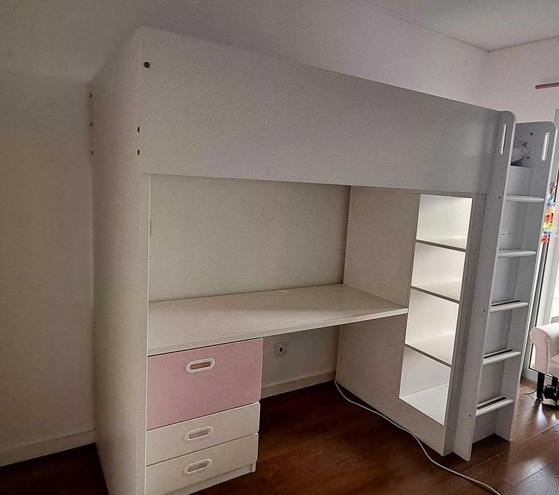 Cama com Secretaria e Roupeiro