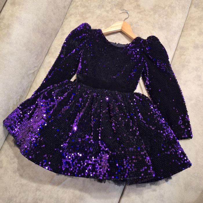 Продам нарядное платье на девочку 6-7 лет