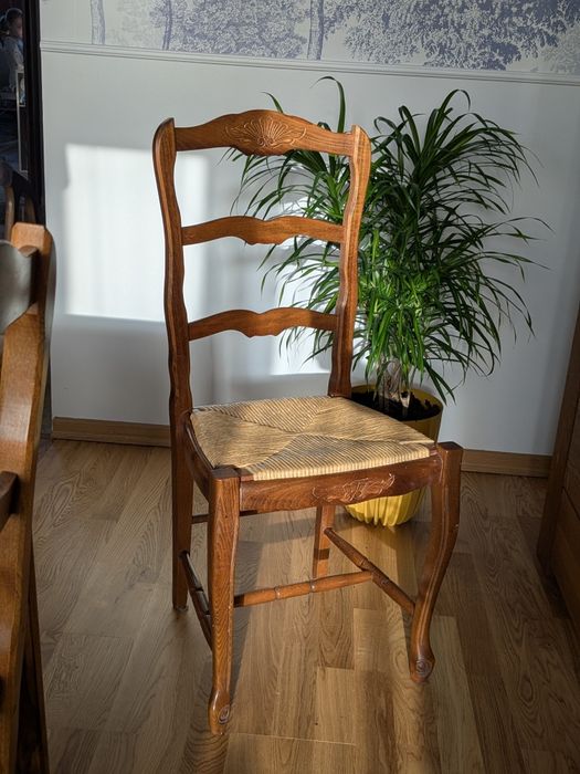 Drewniane krzesła rustykalne z plecionym siedziskiem- 6szt