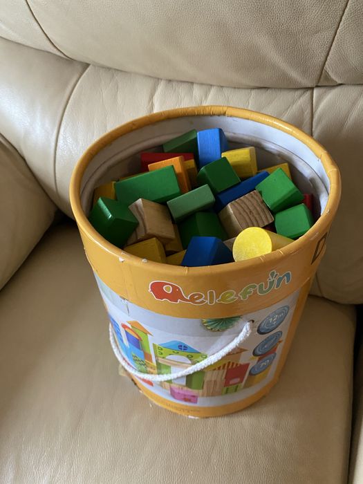 Klocki drewniane duze wiaderko  i pladtikowe