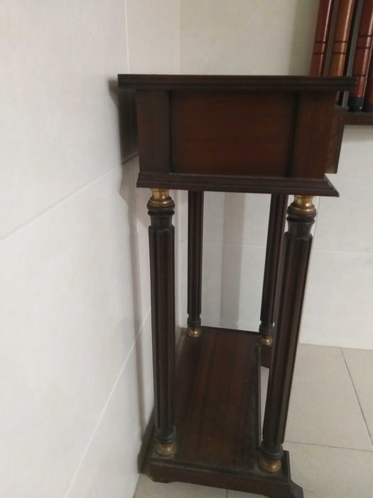 Consola em mogno, com gaveta