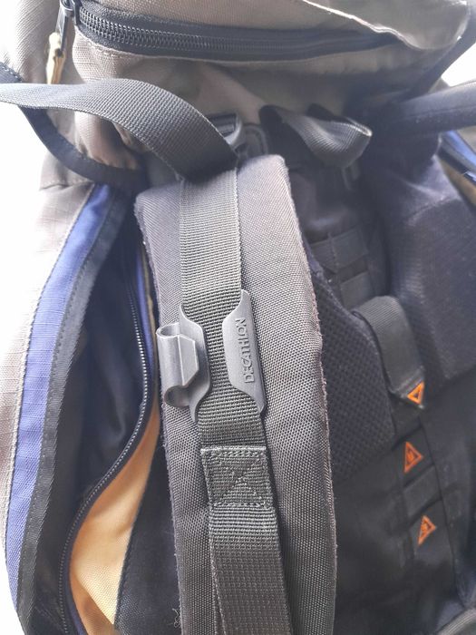 Mochila Quechua 45L com oferta 1 saco cama