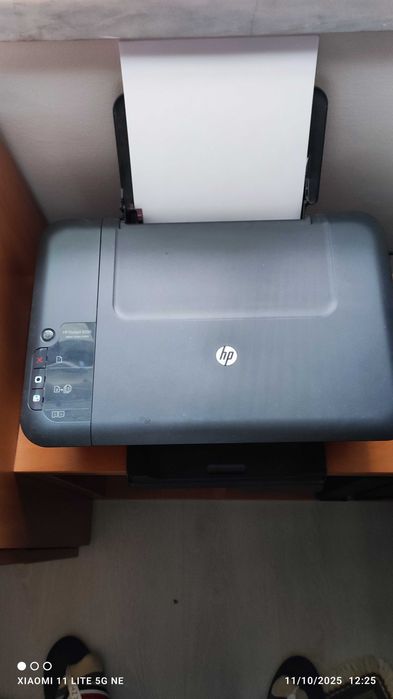 Impressora HP Deskjet 2050  com oferta de tinteiro HP301  cores novo