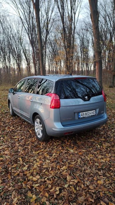 Peugeot 5008 гарний стан