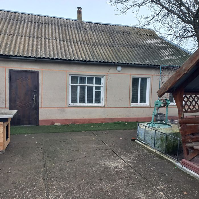 Продаєця  будинок  усі умови є