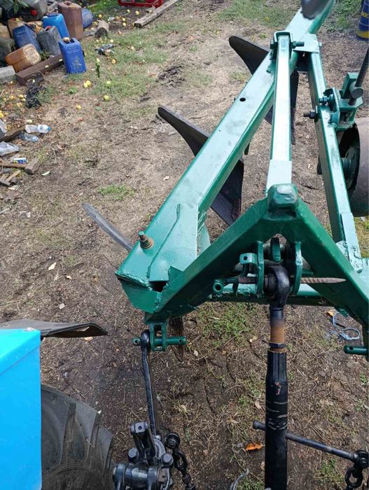 Продам плуг трёх корпусный