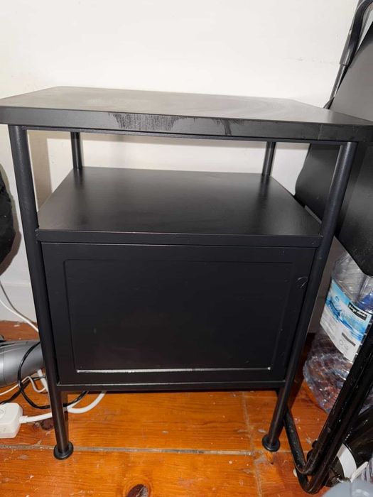 Mesa de cabeceira.