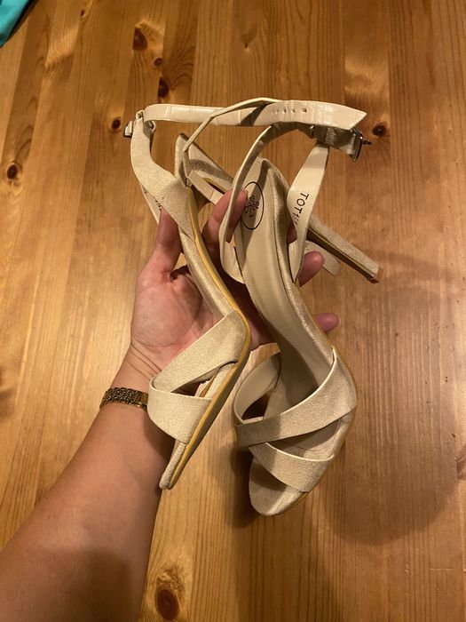 Nowe Buty na obcasie Sandalki roz. 38