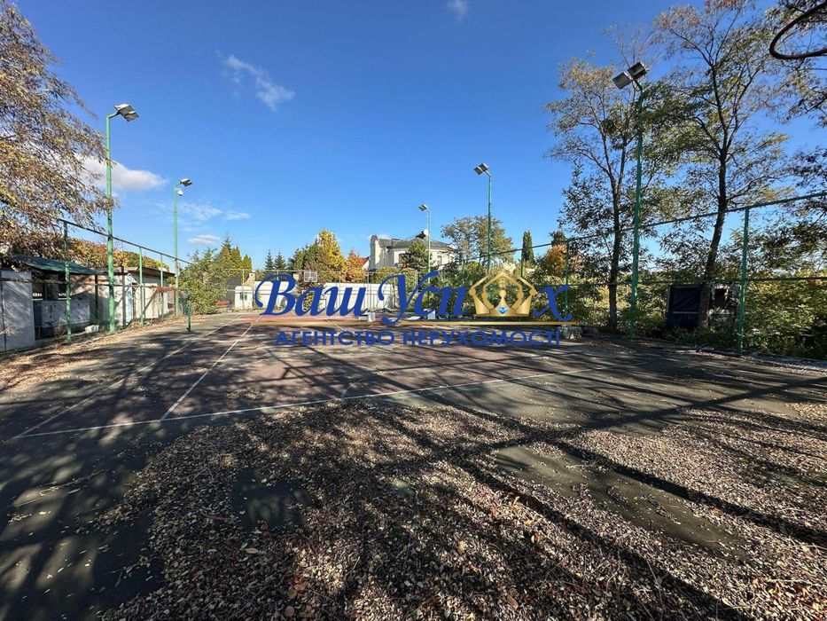 Продаж ділянки з виходом на річку Дніпро.  У місті на Дамбі.