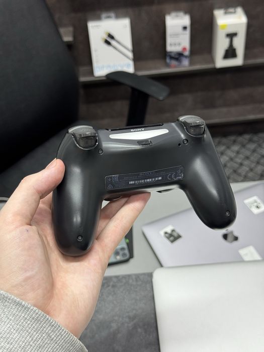 DualShok 4 б/у