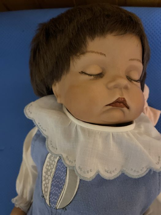 Фарфоровая кукла