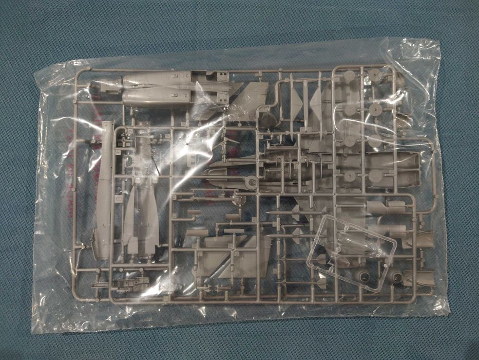 Сборная модель самолета CF-18 CANADAIR от ESCI (1:72)