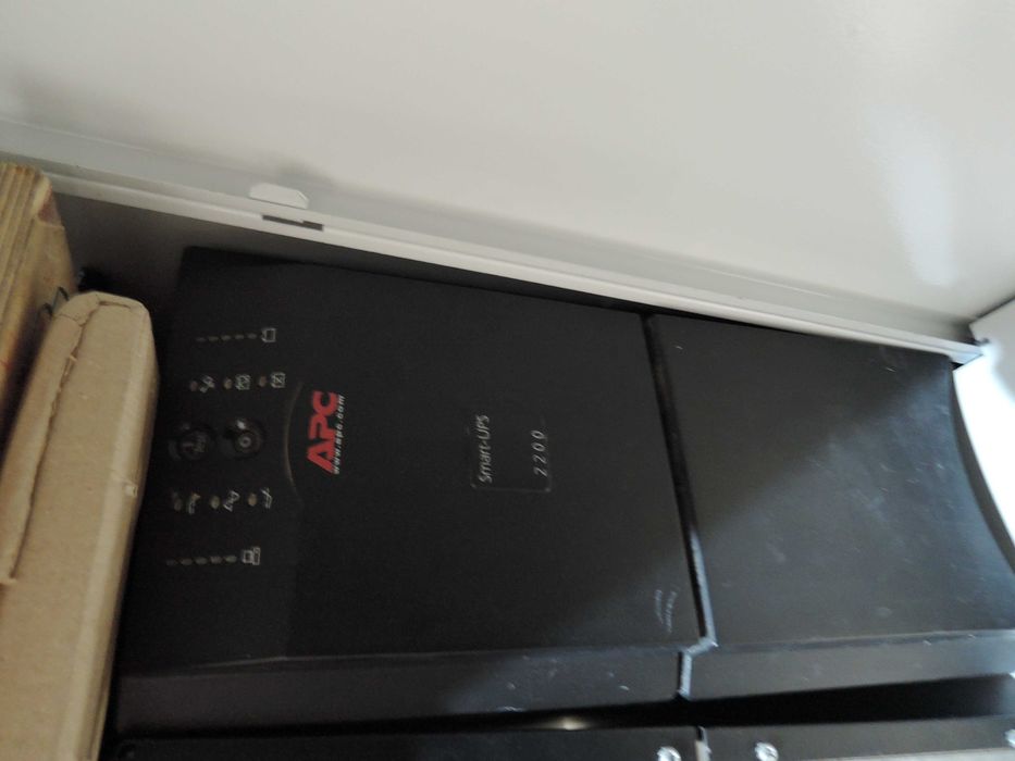 ДБЖ APC Smart-UPS 2200VA