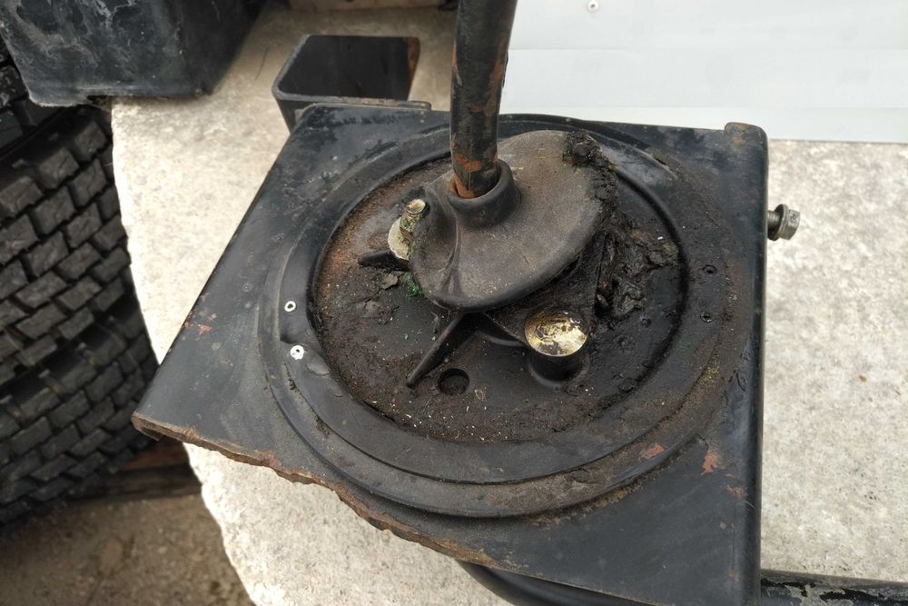 Alavanca de velocidades Nissan Atleon L35.