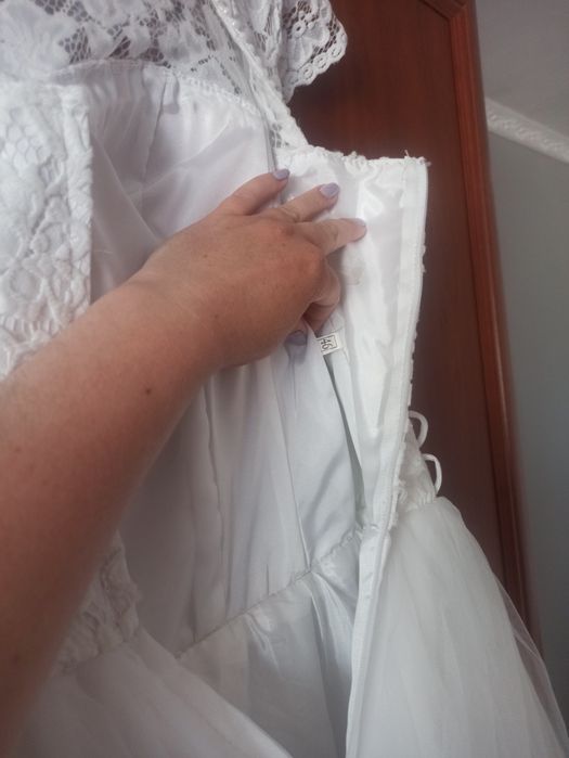 Біле весільне плаття