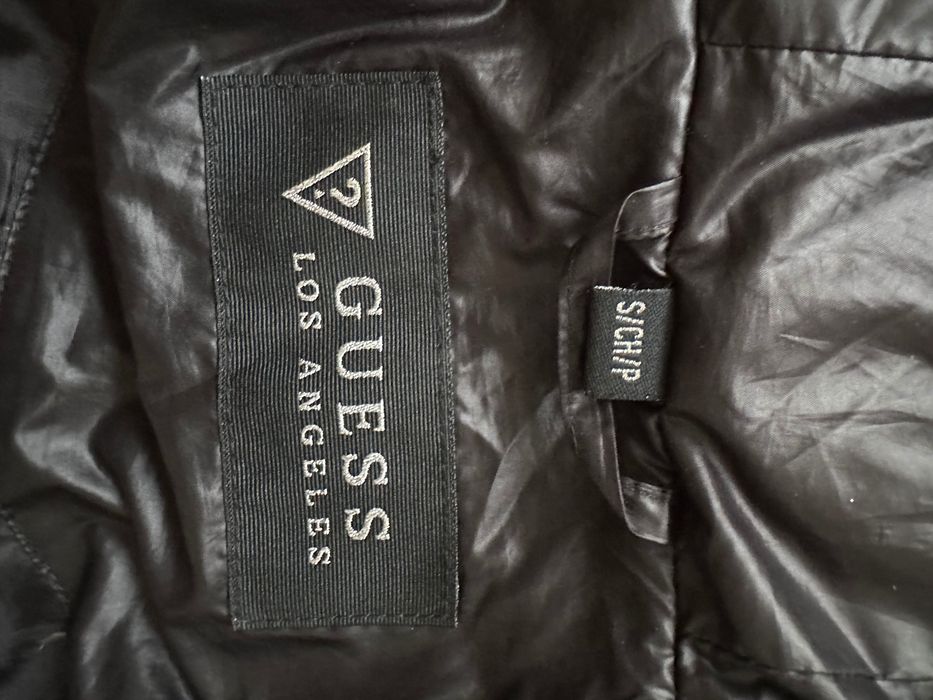 Зимовий пуховик Guess