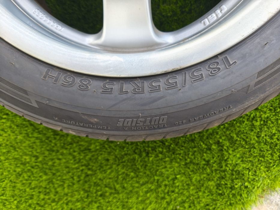 Jantes 15 4×98 Alfa Romeo Fiat com pneus 185/55R15
Possí