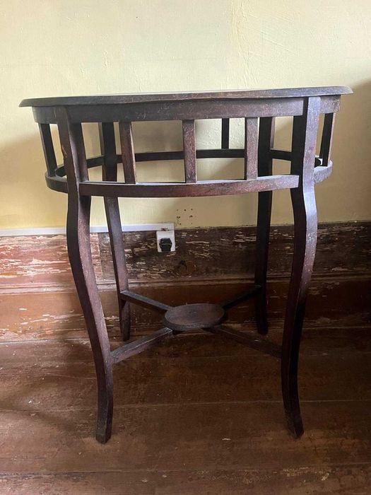 Conjunto móveis centenários em madeira maciça e de grande qualidade