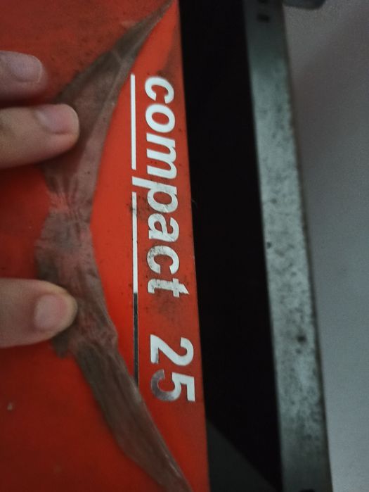 Lote de 2 máquinas de aquecimento a pellets e 1 depósito