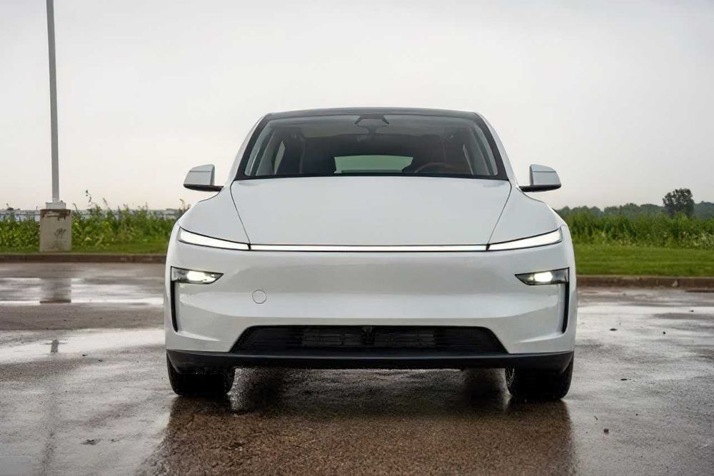 Tesla Model Y Long Range      2026