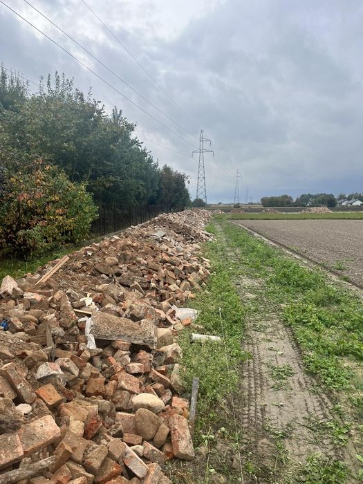 Gruz rozbiorkowy ceglany kruszywo na utwardzenie drogę czysty