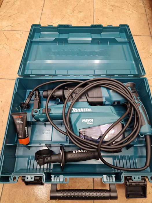 Перфоратор Makita HR2652  с пылесборником.