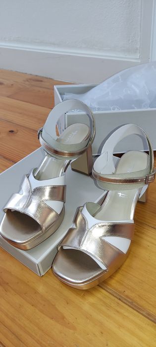 Sandálias Tamaris novas