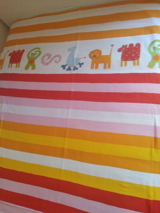 Cortinado, capa de edredon e almofadas