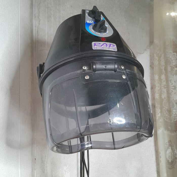 Secador de cabelo em pé