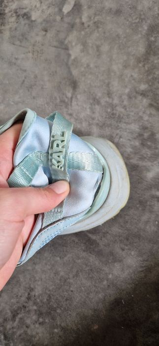 Віддам кросівки 41 розмір Karl Lagerfeld