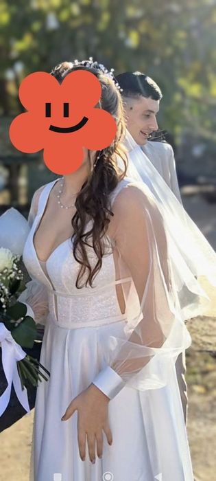 свадебное платье с атласной юбкой
