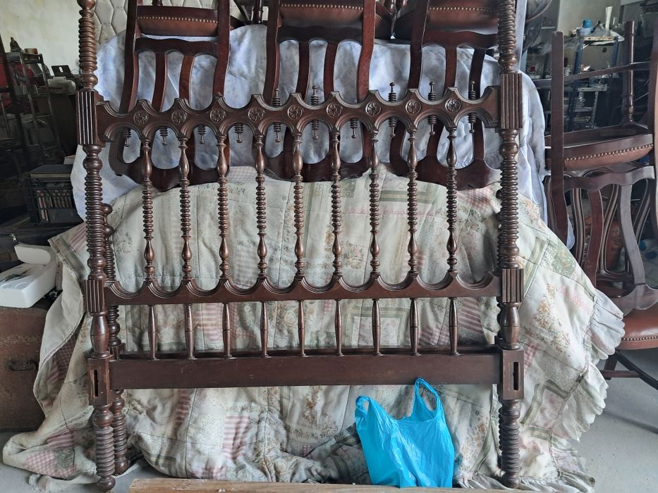 Cama de casal com bilros