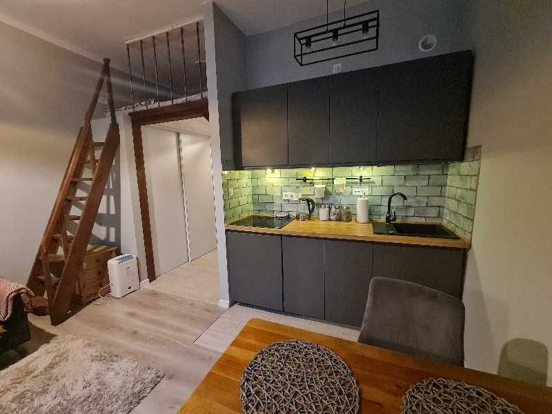 Kawalerka, Praga blisko ząbkowskiej.