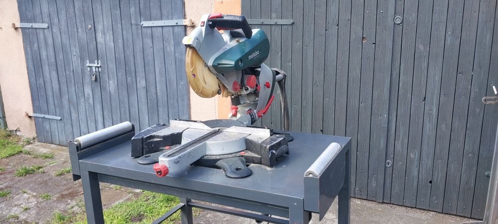 Ukośnica Metabo KGS 254 I Plus + stół