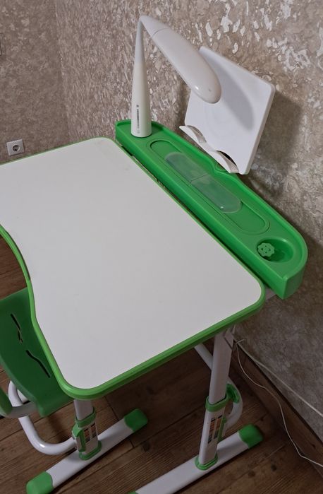 Продам детскую парту