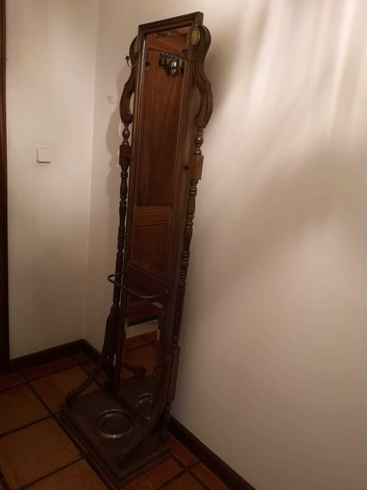 Bengaleiro com porta guarda-chuvas