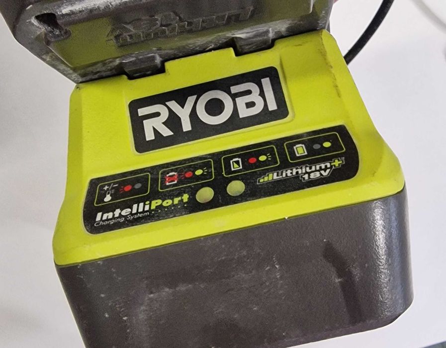 Ładowarka Ryobi 18V+ aku Ryobi 2.0AH