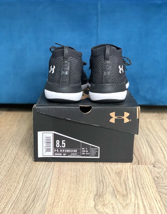 Czarne lekkie skarpetkowe buty Under Armour Slingflex Rise 40