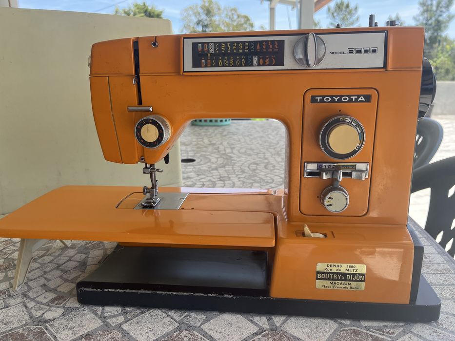 Máquina de Costura Toyota Model 8000 Vintage – Japão