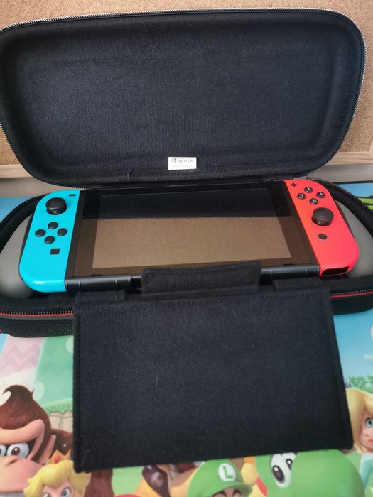 Nintendo switch V2 grip, ladowarka, etui gra
