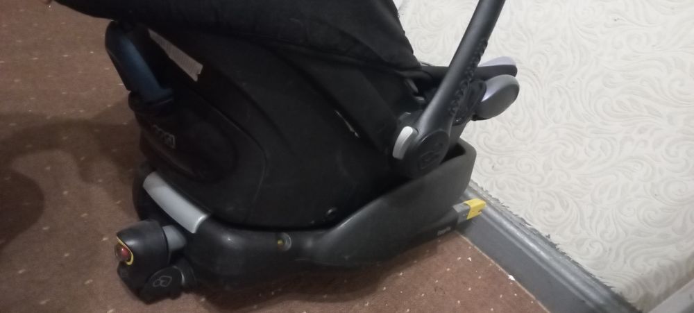 Автокрісло і база  Maxi Cosi Cabriofix + baza isofix Maxi cosi easi fi