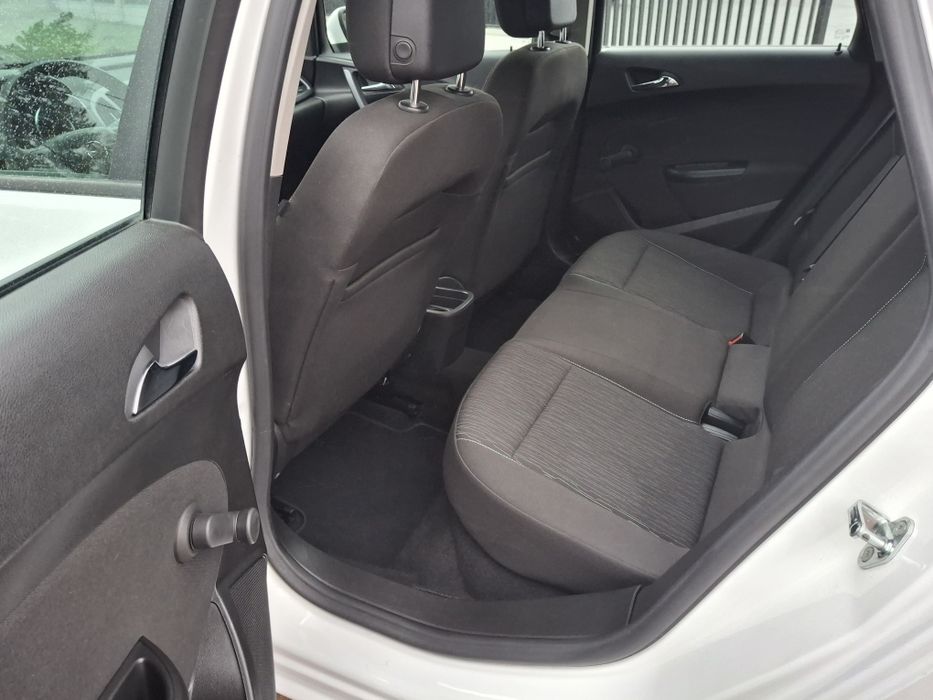 Opel Astra J benzyna