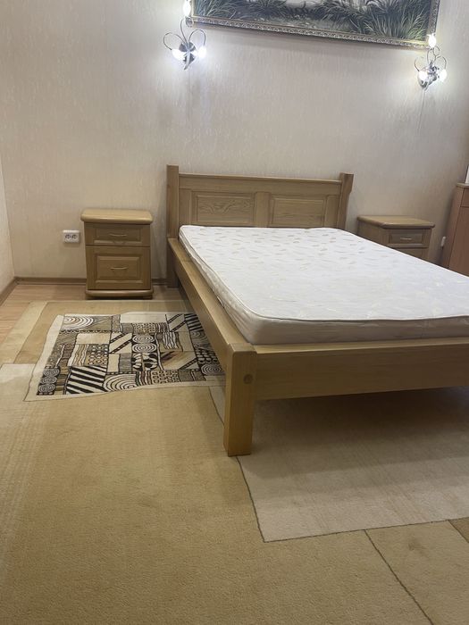 Кровать с матрасом и покрывалом с подушками 1400*2000