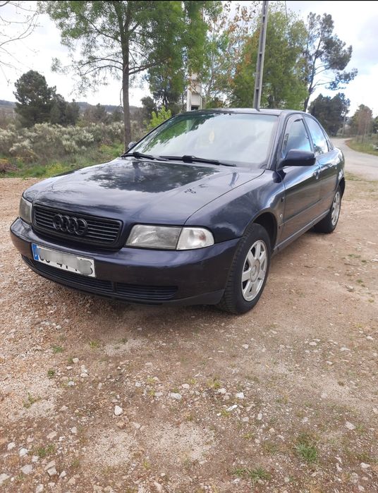 Audi A4 B5 1.6 para peças ou reparar