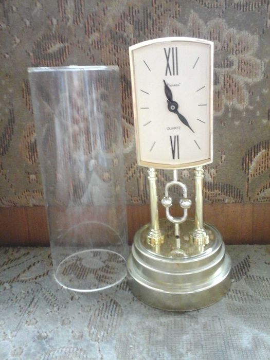 Продам часы настенные и настольные