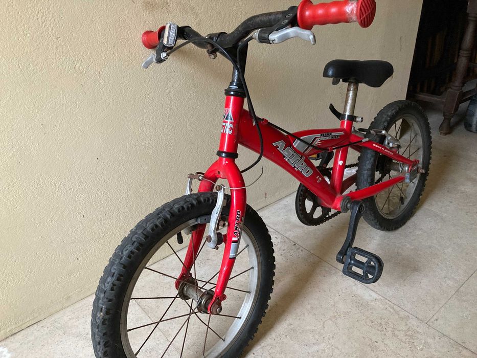 Bicicleta para criança dos 3 aos 7. Roda 16.