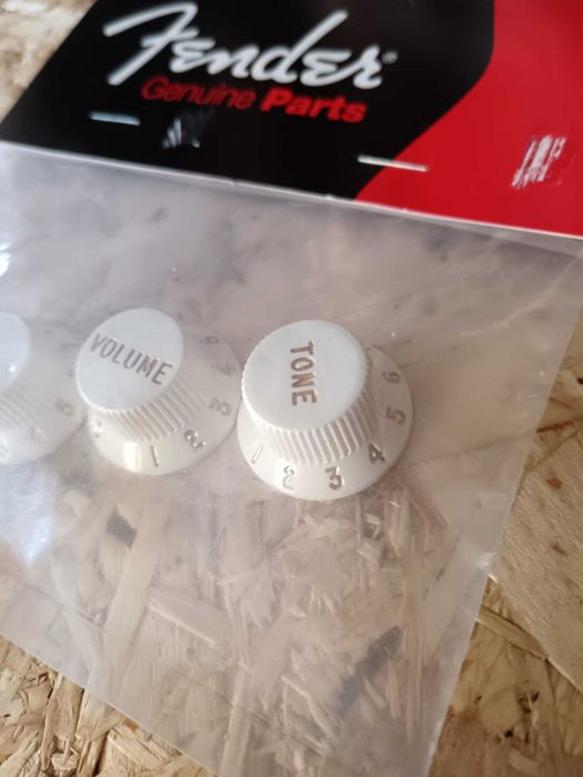 Fender Volume & Tone Knobs Set White