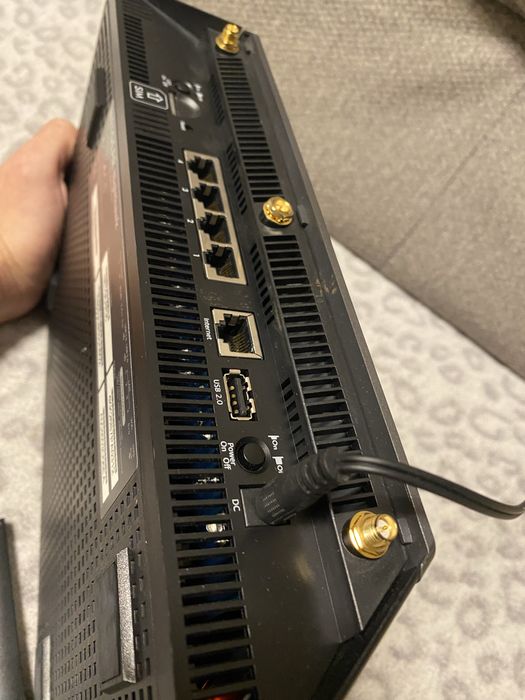 Router Netgear Nighthawk R7100LG